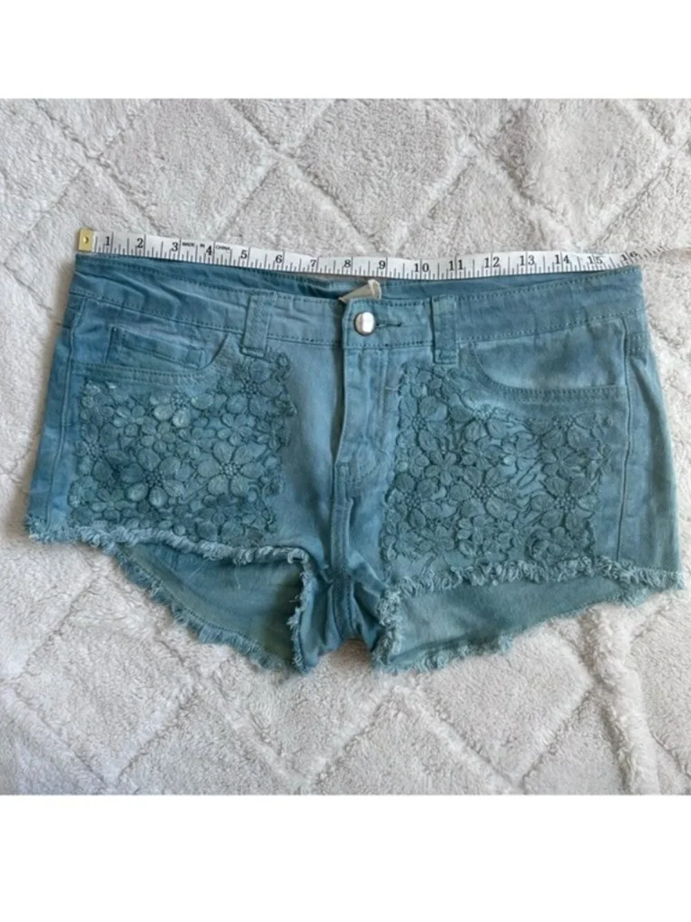 Anthropologie X Black Sheep | Green Floral Lace Front Shorts | Size 29 - Picture 6 of 9